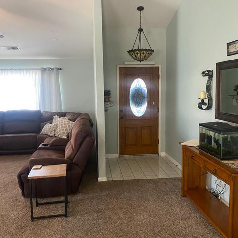 1095 Skyway Ct, Turlock, CA 95380