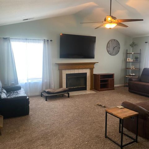 1095 Skyway Ct, Turlock, CA 95380