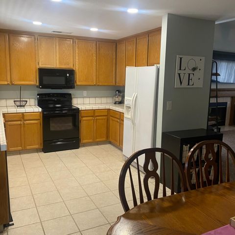 1095 Skyway Ct, Turlock, CA 95380