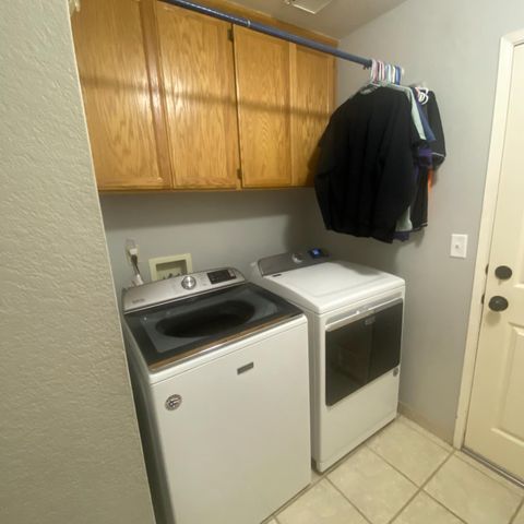 1095 Skyway Ct, Turlock, CA 95380