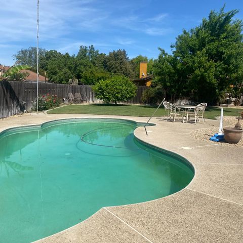 1095 Skyway Ct, Turlock, CA 95380