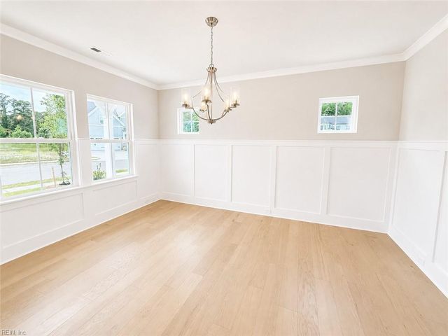 1390 Sebastian CT, Chesapeake, VA 23322