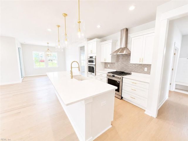 1390 Sebastian CT, Chesapeake, VA 23322