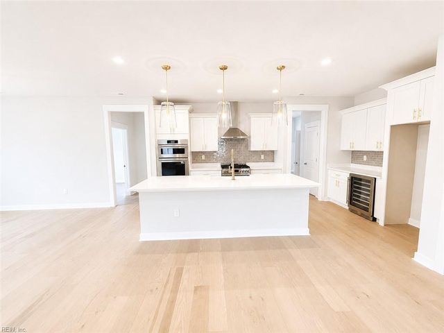 1390 Sebastian CT, Chesapeake, VA 23322