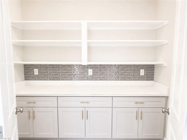 1390 Sebastian CT, Chesapeake, VA 23322
