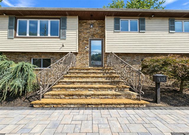 685 Carlls Path, Deer Park, NY 11729