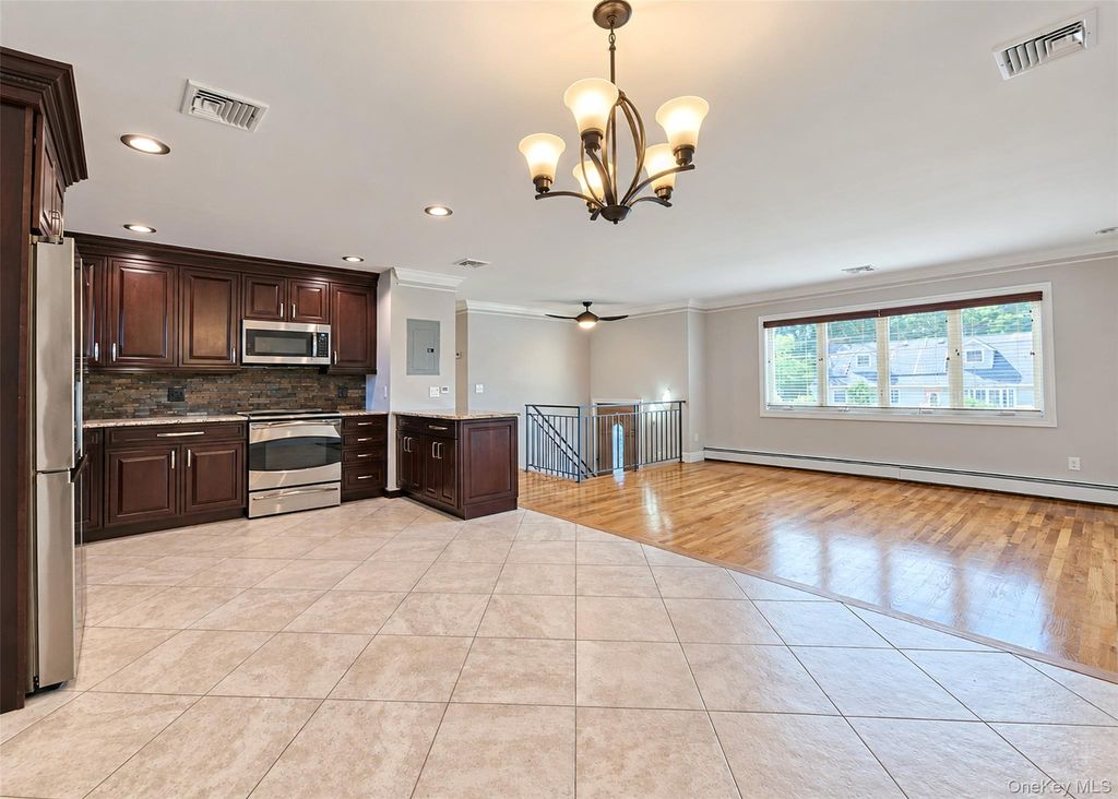 685 Carlls Path, Deer Park, NY 11729 — photo 4