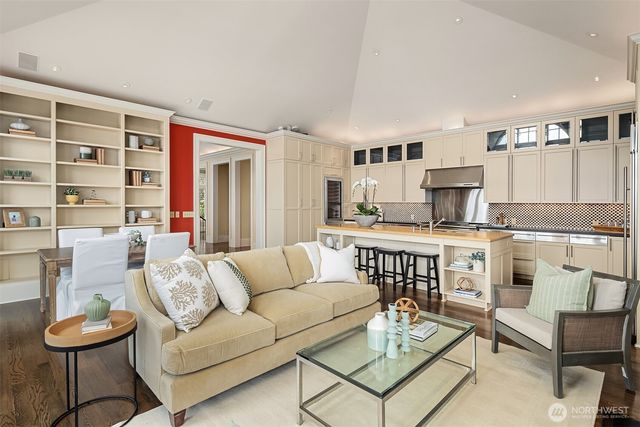 463 39th Avenue E, Seattle, WA 98112