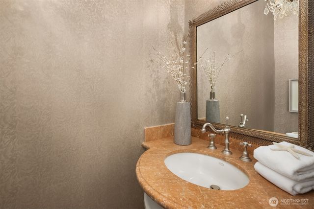 463 39th Avenue E, Seattle, WA 98112