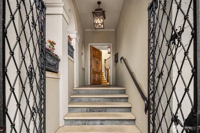 463 39th Avenue E, Seattle, WA 98112