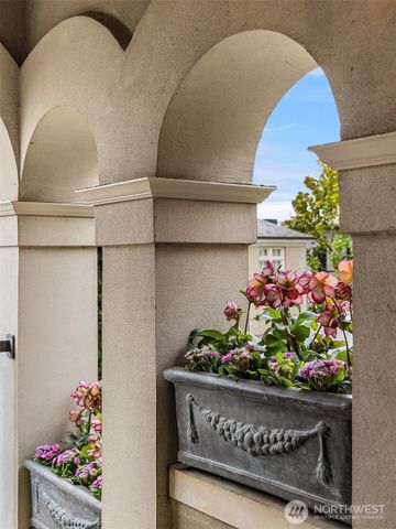 463 39th Avenue E, Seattle, WA 98112