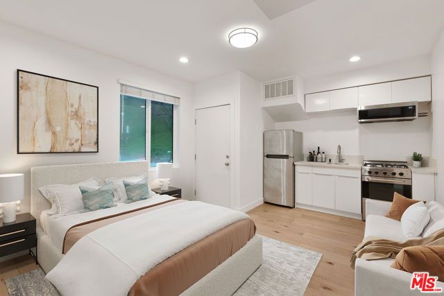 2228 Laurel Canyon Boulevard, Los Angeles, CA 90046