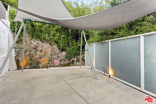 2228 Laurel Canyon Boulevard, Los Angeles, CA 90046