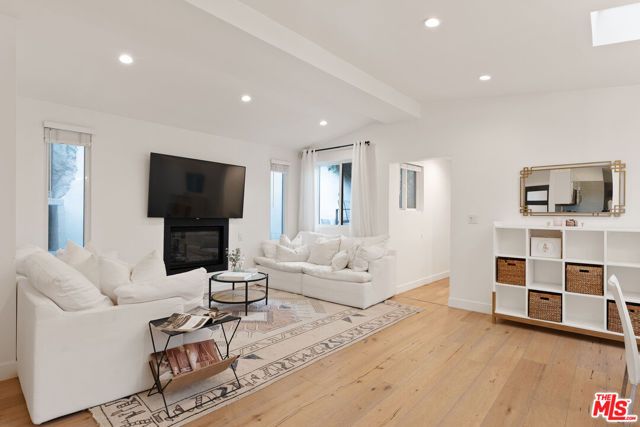 2228 Laurel Canyon Boulevard, Los Angeles, CA 90046