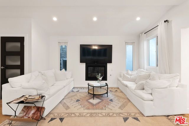 2228 Laurel Canyon Boulevard, Los Angeles, CA 90046