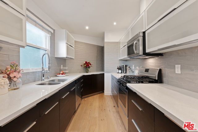 2228 Laurel Canyon Boulevard, Los Angeles, CA 90046