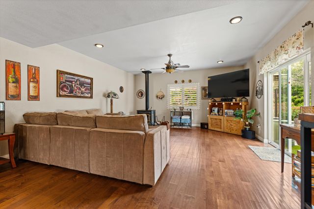 19908 Pine Ridge Drive, Tehachapi, CA 93561