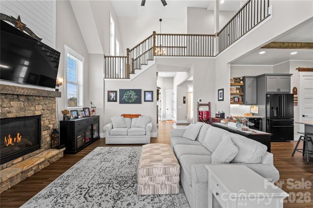 122 Wintercress Drive, Mills River, NC 28759