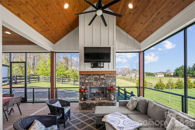 122 Wintercress Drive, Mills River, NC 28759
