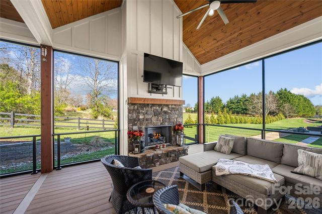 122 Wintercress Drive, Mills River, NC 28759