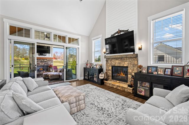 122 Wintercress Drive, Mills River, NC 28759