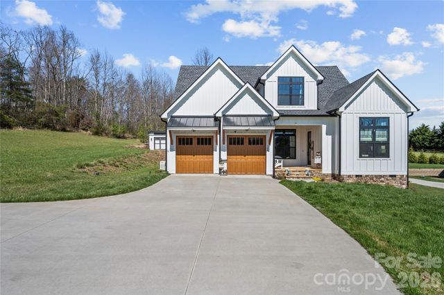 122 Wintercress Drive, Mills River, NC 28759