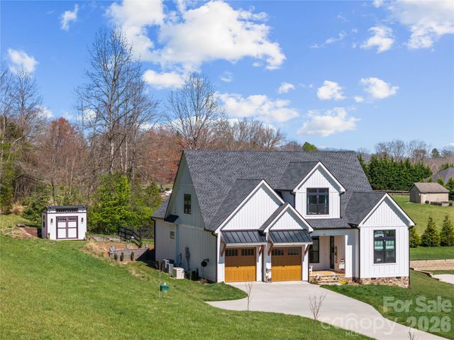 122 Wintercress Drive, Mills River, NC 28759