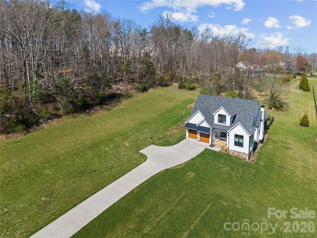 122 Wintercress Drive, Mills River, NC 28759