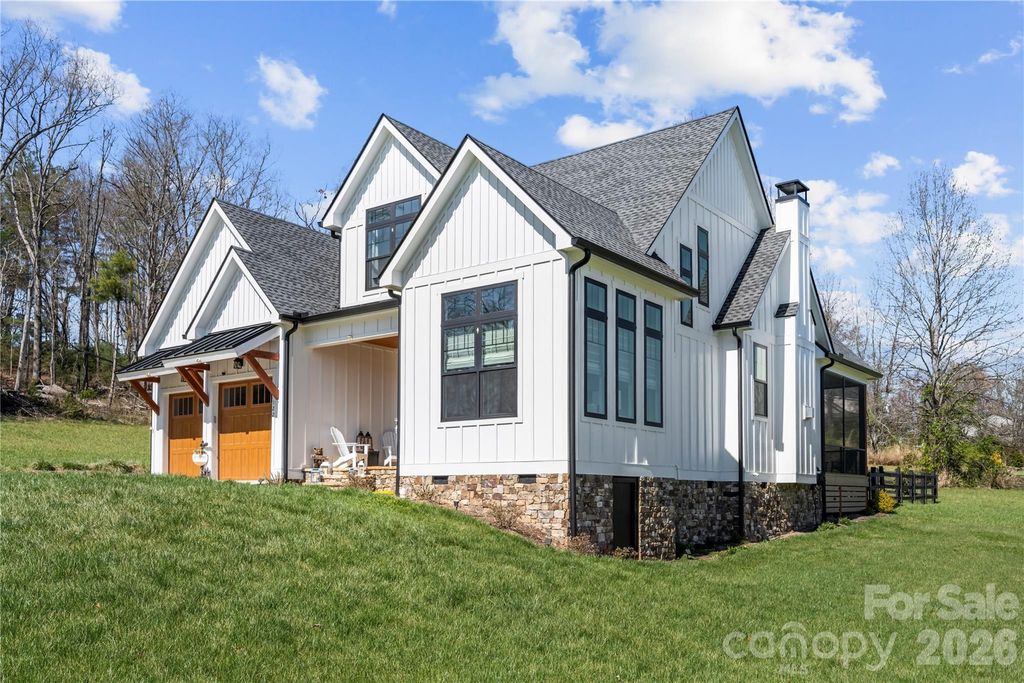 122 Wintercress Drive, Mills River, NC 28759