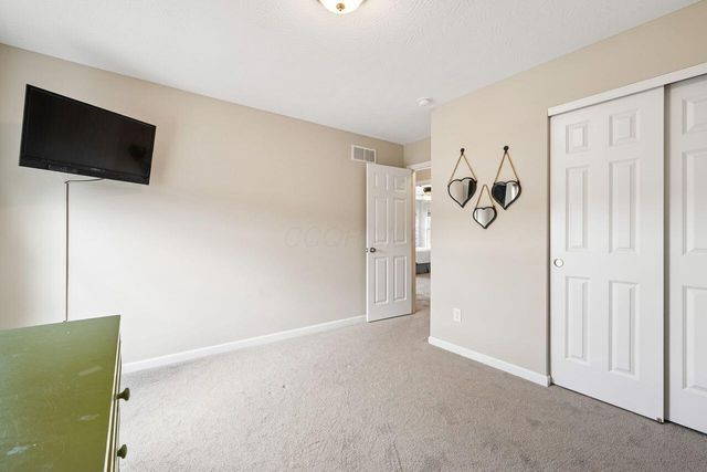 134 Broadmoore Boulevard, Pataskala, OH 43062