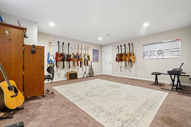 134 Broadmoore Boulevard, Pataskala, OH 43062