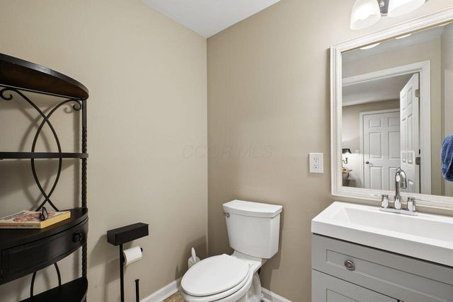 134 Broadmoore Boulevard, Pataskala, OH 43062