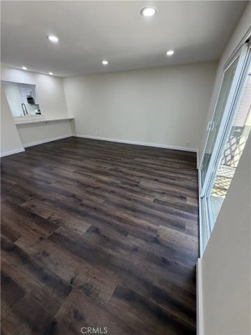 8876 Barcelona, Westminster, CA 92683