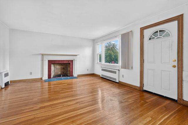29 Church St, Braintree, MA 02184