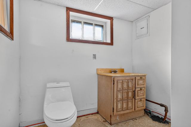 29 Church St, Braintree, MA 02184