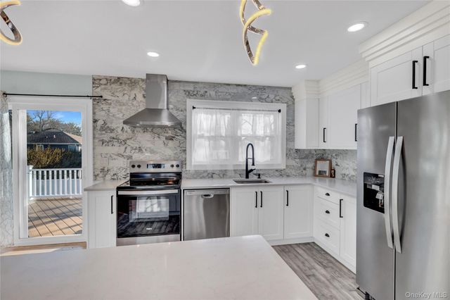 39 Roosevelt Boulevard, East Patchogue, NY 11772