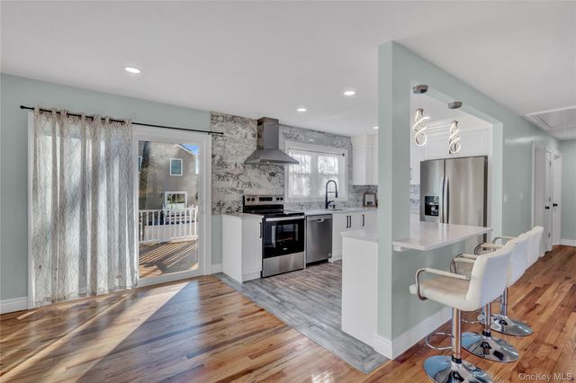 39 Roosevelt Boulevard, East Patchogue, NY 11772