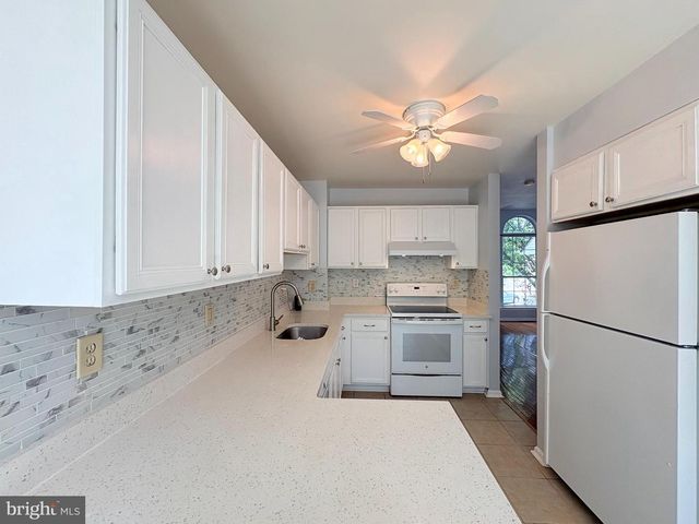 307 THYME LN, Philadelphia, PA 19128