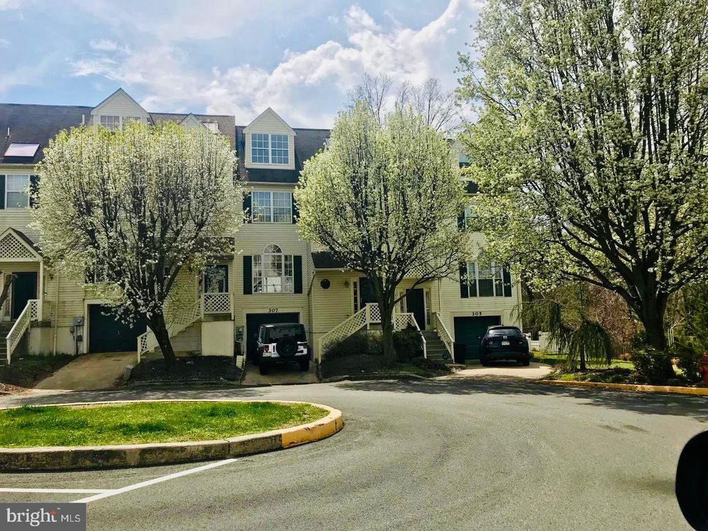 307 THYME LN, Philadelphia, PA 19128