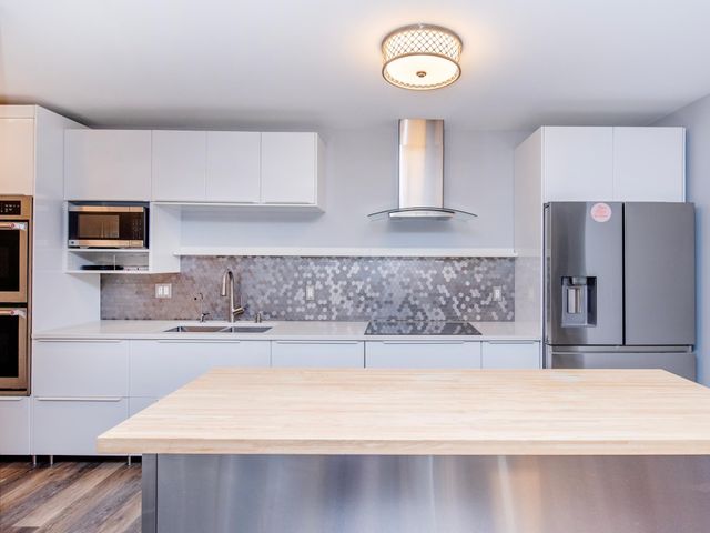 9832 Moonbeam Lane, Woodbury, MN 55125