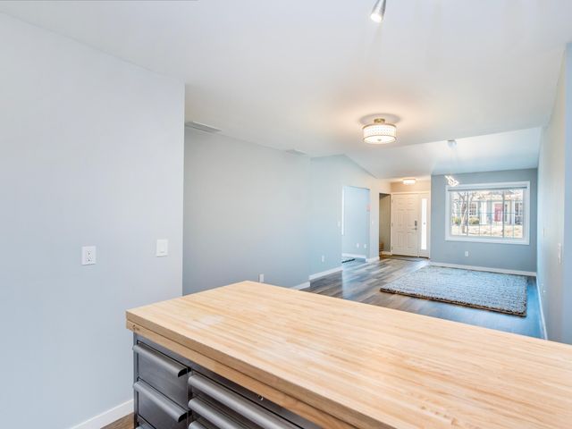 9832 Moonbeam Lane, Woodbury, MN 55125