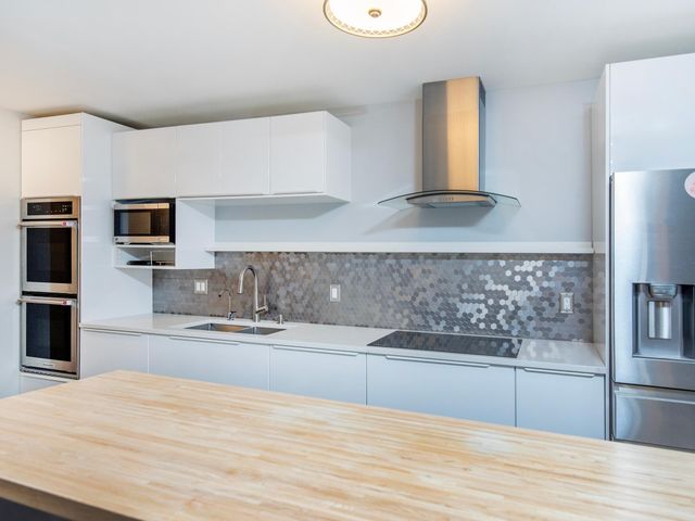 9832 Moonbeam Lane, Woodbury, MN 55125