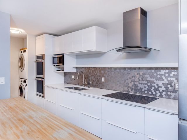 9832 Moonbeam Lane, Woodbury, MN 55125