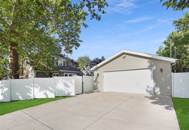 618 Arthur Avenue, Des Moines, IA 50313