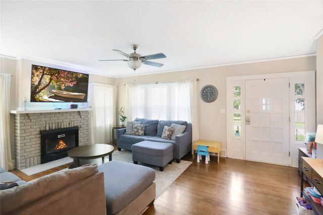 618 Arthur Avenue, Des Moines, IA 50313