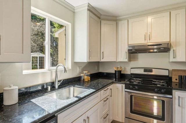 470 Bell Street, East Palo Alto, CA 94303