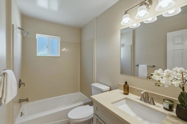 470 Bell Street, East Palo Alto, CA 94303