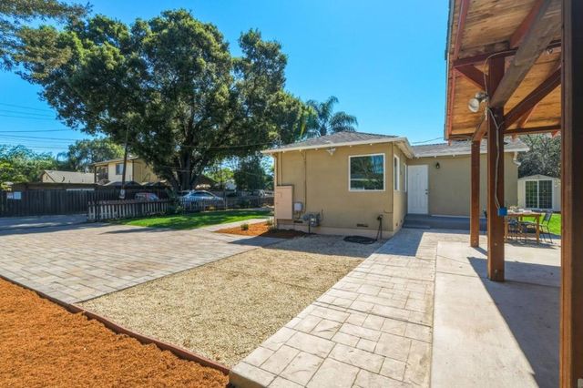 470 Bell Street, East Palo Alto, CA 94303