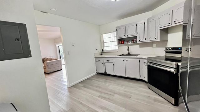 7 Greenway Village N 105, Royal Palm Beach, FL 33411