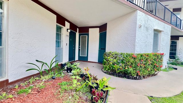 7 Greenway Village N 105, Royal Palm Beach, FL 33411